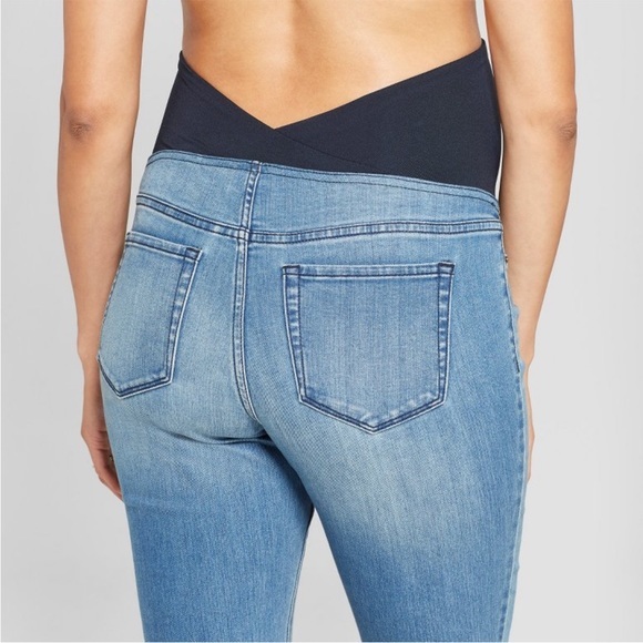NWT Medium Wash Over Belly Maternity Jeggings - Picture 5 of 9